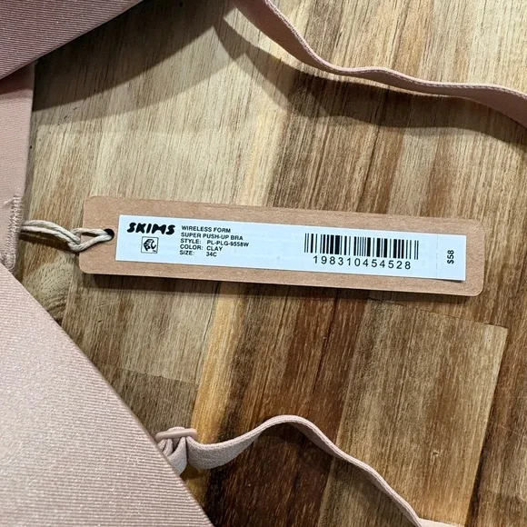 Skims Kim Kardashian Women’s Wireless Form Super Push-up Bra 34C New with Tags - Picture 2 of 3